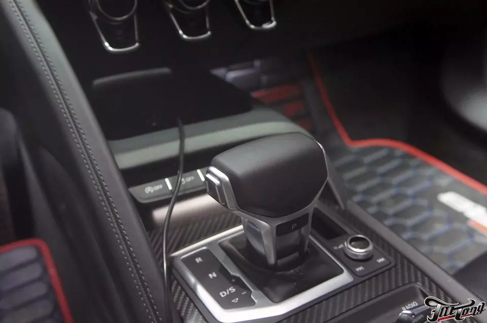 Audi R8. Ламинация и изготовление деталей из карбона - 1